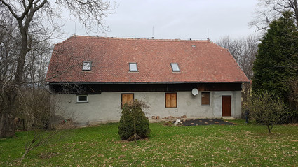 Chalupa s velkým pozemkem - Fotka 18